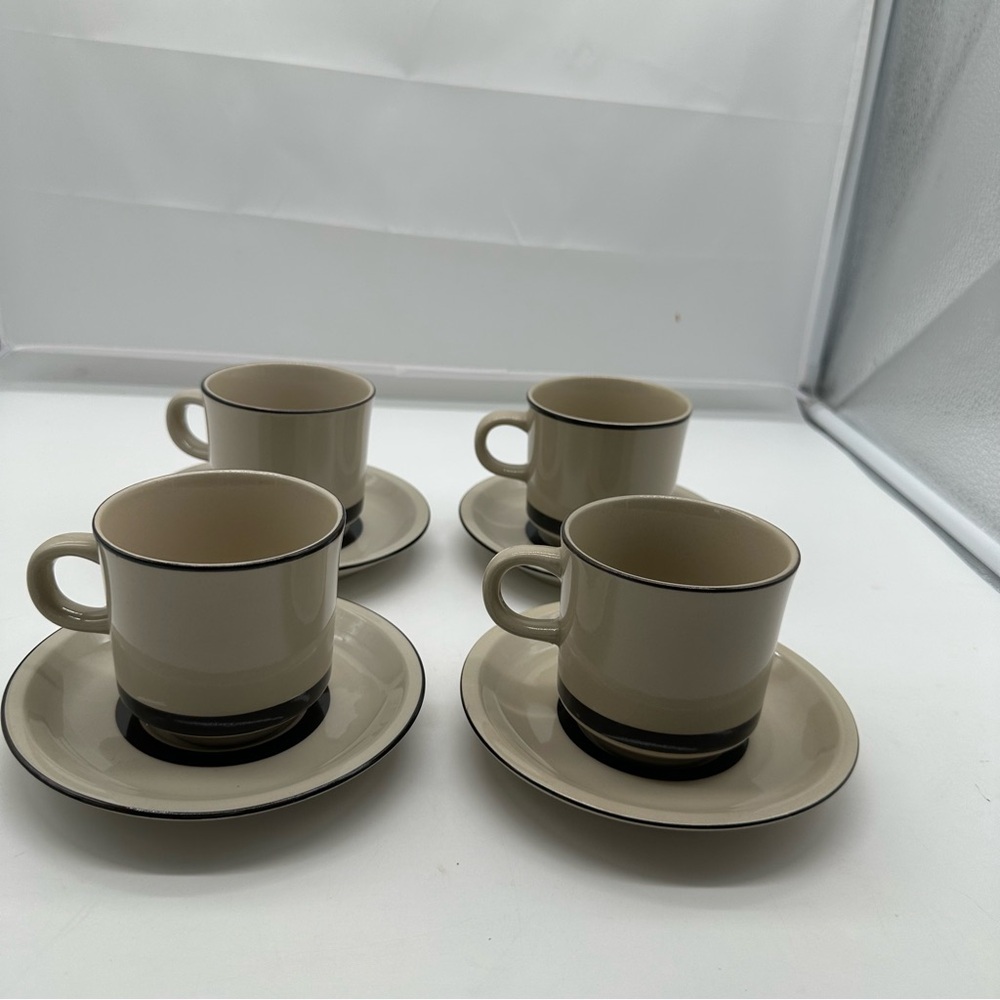 EUC Vintage Sears Strawberries Stoneware 1971 4112 4 Flat Cups Mugs Saucers